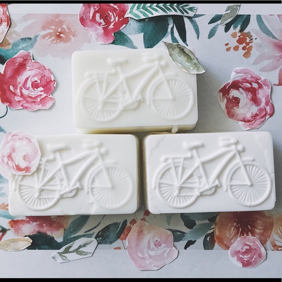 Set of 2/Organic goats milk/hemp oil soap handmade - Picture 5 of 9